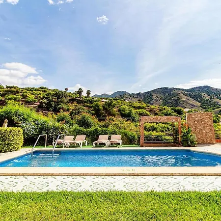 3 Bedroom Awesome In Сasa de vacaciones Nerja